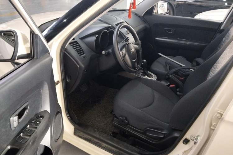 Used Kia Soul 2013 1.6L AT GL Interior 3