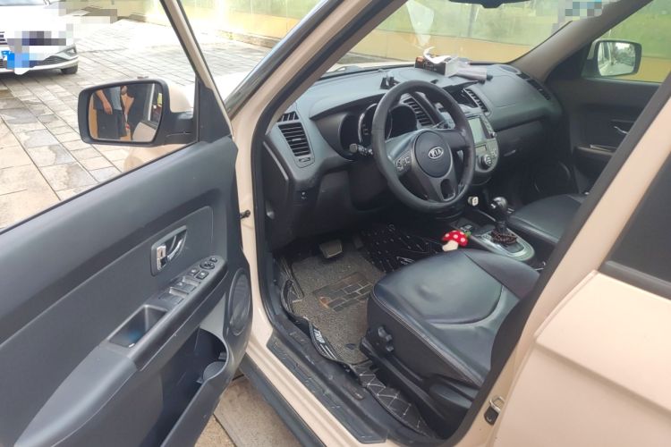 Used Kia Soul 2013 1.6L AT Premium Interior 3