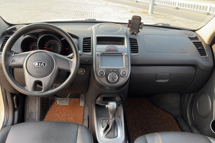 Used Kia Soul 2013 1.6L AT GL Interior 3