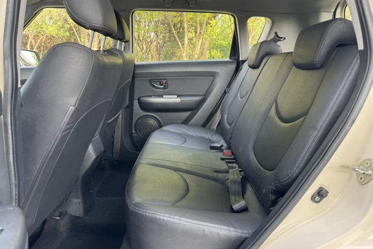 Used Kia Soul 2013 1.6L AT Premium Interior 4