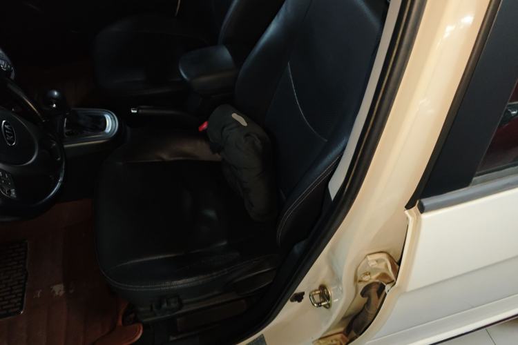 Used Kia Soul 2013 1.6L AT Premium Left Front Seat