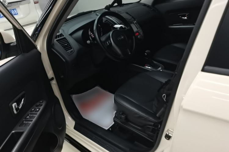 Used Kia Soul 2013 1.6L AT Premium Left Front Seat