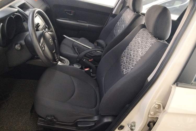 Used Kia Soul 2013 1.6L AT GL Left Front Seat