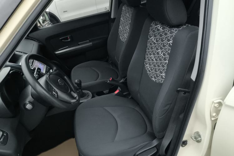 Used Kia Soul 2013 1.6L MT GL Left Front Seat