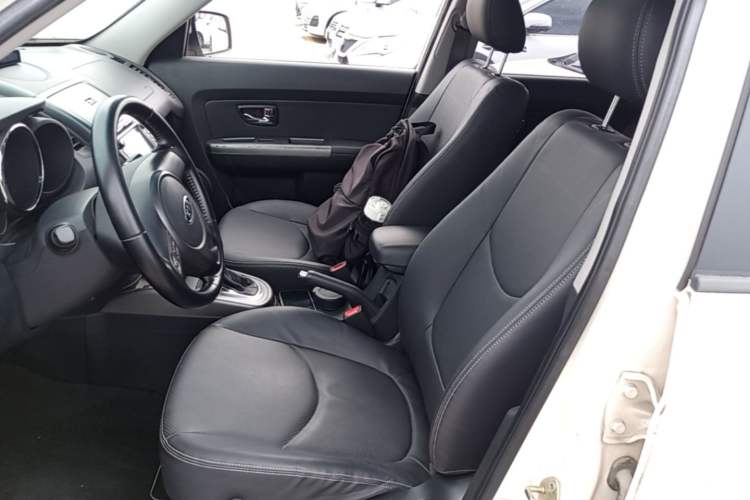 Used Kia Soul 2013 1.6L AT Premium Left Front Seat