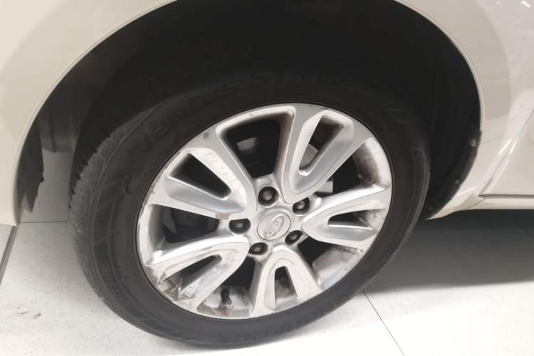 Used Kia Soul 2013 1.6L AT GL Left Front Wheel Hub