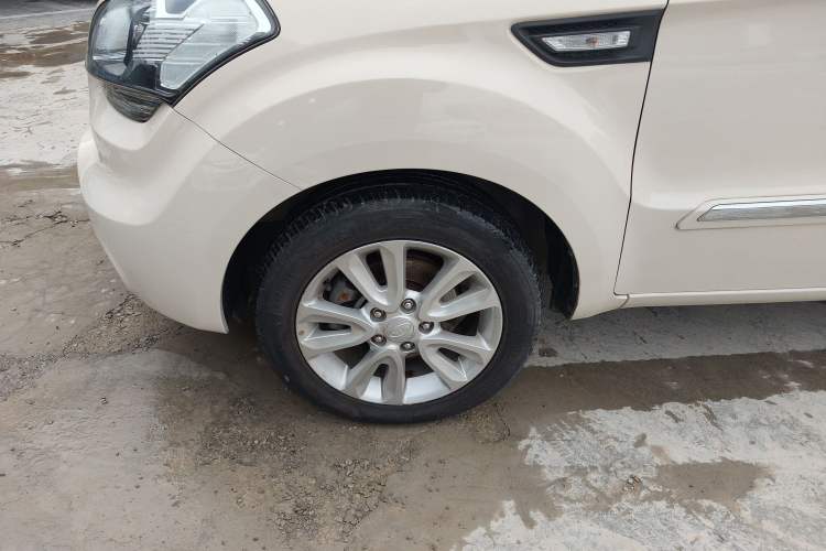 Used Kia Soul 2013 1.6L AT GL Left Front Wheel Hub