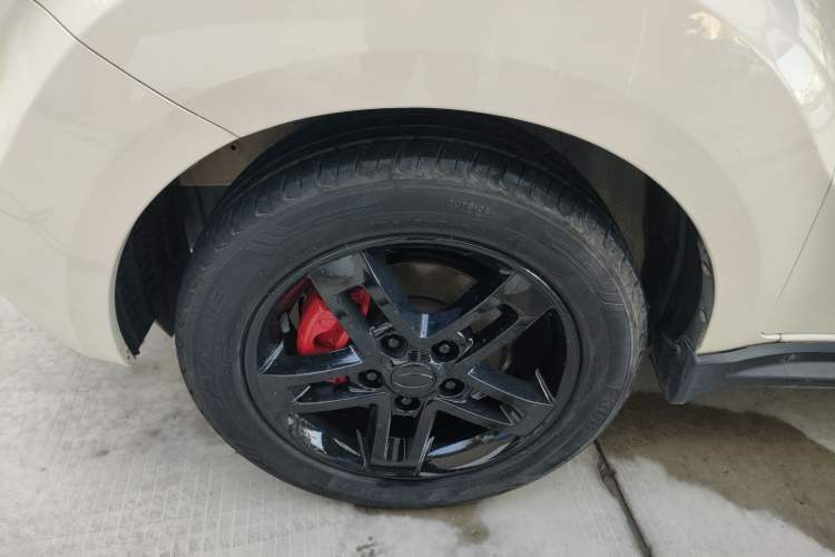 Used Kia Soul 2013 1.6L MT GL Left Front Wheel Hub