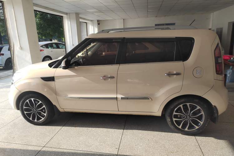 Used Kia Soul 2013 1.6L AT Premium Left Side