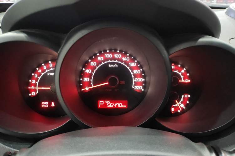 Used Kia Soul 2013 1.6L AT GL Odometer Close Up