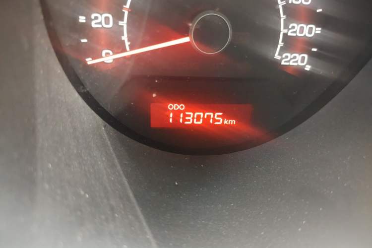 Used Kia Soul 2013 1.6L MT GL Odometer Close Up