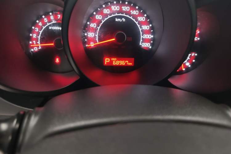 Used Kia Soul 2013 1.6L AT GL Odometer Close Up