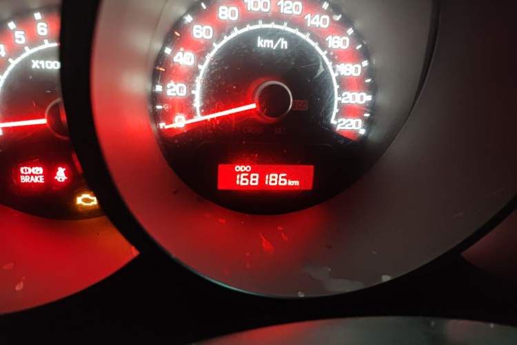 Used Kia Soul 2013 1.6L MT GL Odometer Close Up