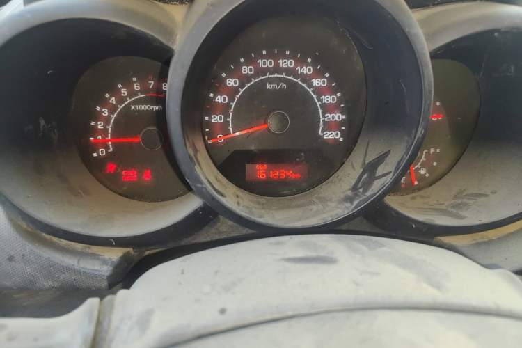 Used Kia Soul 2013 1.6L MT GL Odometer Close Up