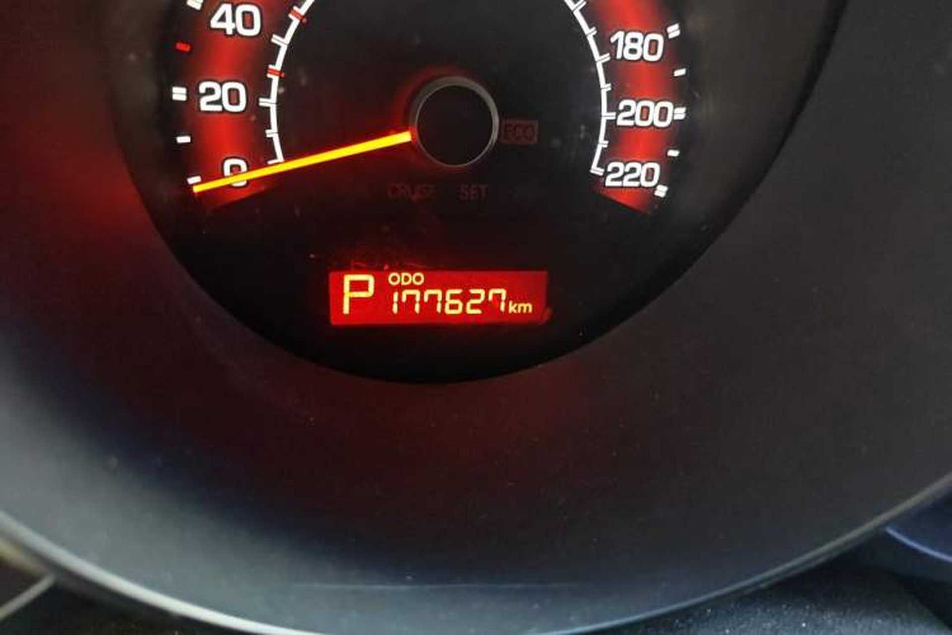 Used Kia Soul 2013 1.6L AT GL Odometer Close Up