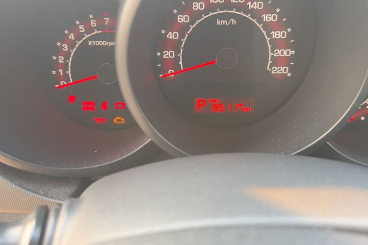Used Kia Soul 2013 1.6L AT GL Odometer Close Up