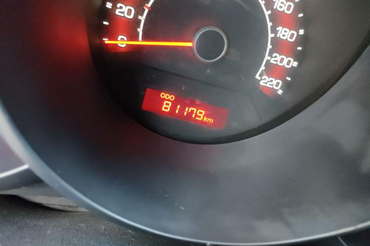 Used Kia Soul 2013 1.6L MT GL Odometer Close Up