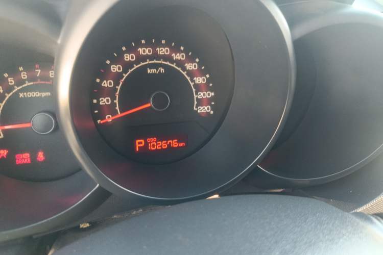 Used Kia Soul 2013 1.6L AT GL Odometer Close Up