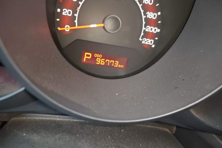 Used Kia Soul 2013 1.6L AT GL Odometer Close Up
