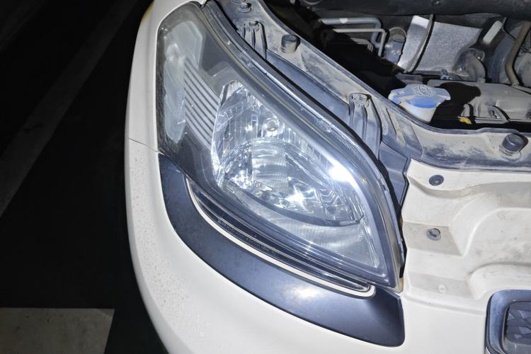 Used Kia Soul 2013 1.6L AT GL Right Front Headlight