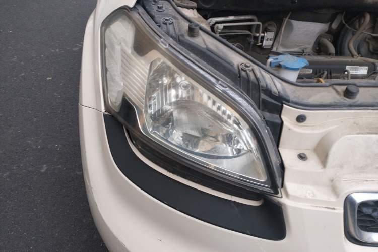 Used Kia Soul 2013 1.6L AT GL Right Front Headlight