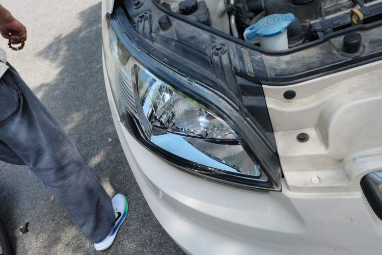 Used Kia Soul 2013 1.6L AT GL Right Front Headlight