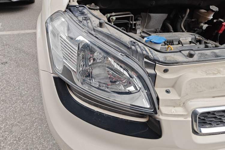 Used Kia Soul 2013 1.6L AT Premium Right Front Headlight