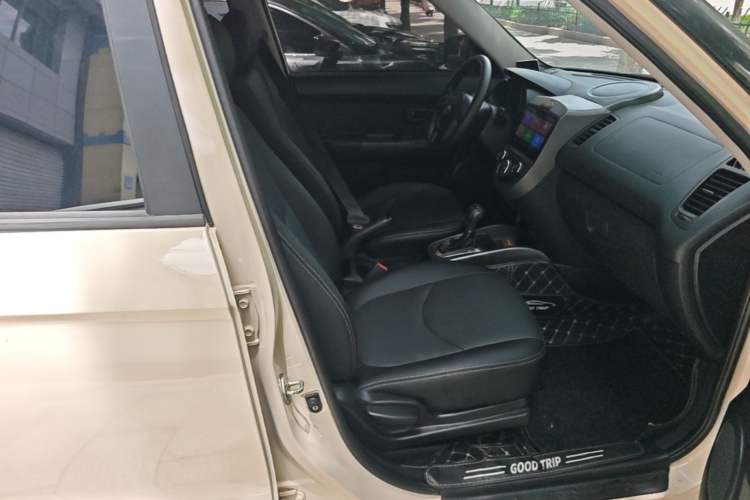 Used Kia Soul 2013 1.6L AT GL Right Front Seat
