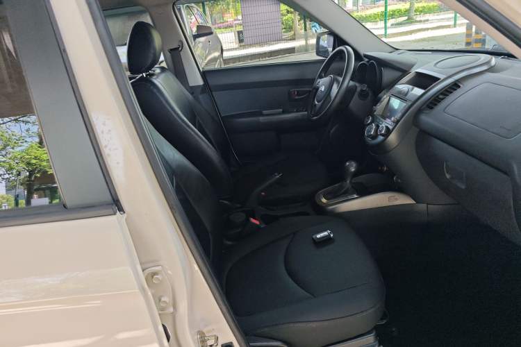 Used Kia Soul 2013 1.6L AT GL Right Front Seat