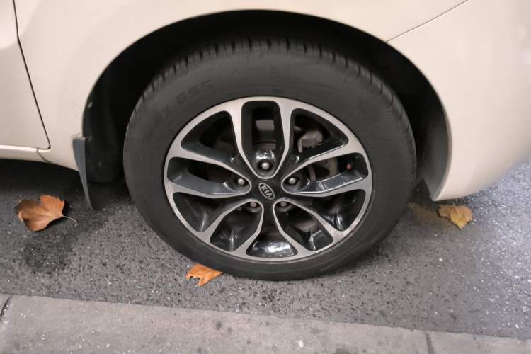 Used Kia Soul 2013 1.6L AT Premium Right Front Wheel Hub