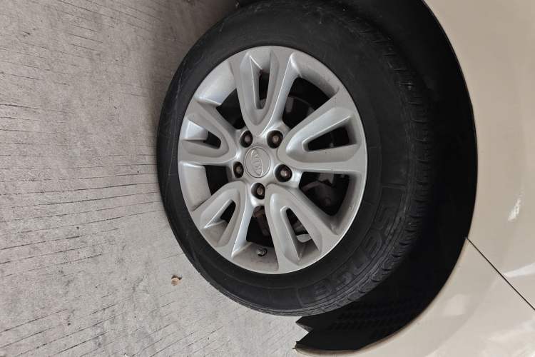 Used Kia Soul 2013 1.6L AT GL Right Front Wheel Hub