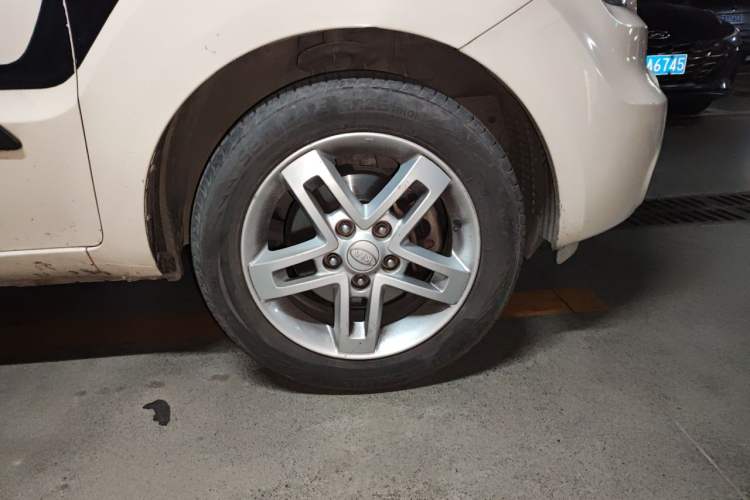 Used Kia Soul 2013 1.6L MT GL Right Front Wheel Hub