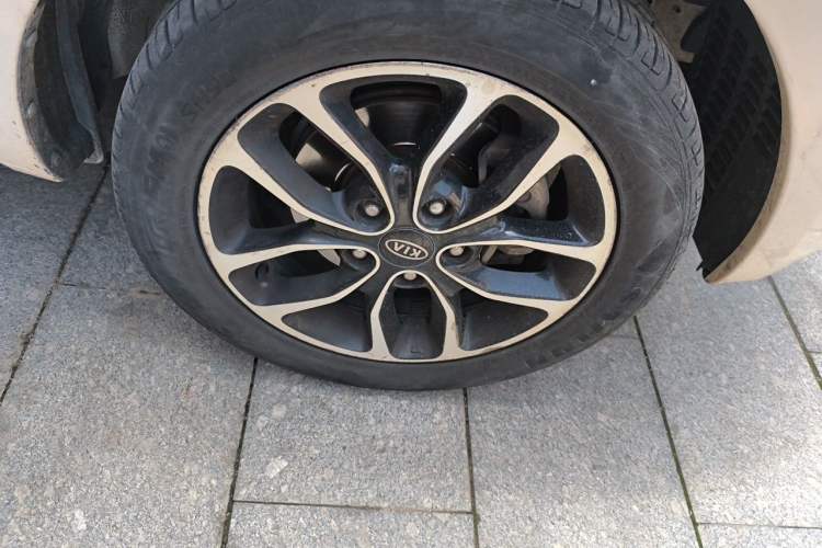 Used Kia Soul 2013 1.6L AT Premium Right Front Wheel Hub