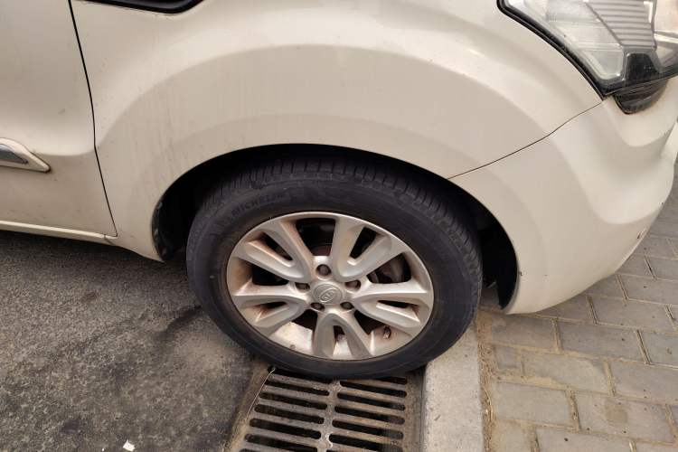 Used Kia Soul 2013 1.6L AT GL Right Front Wheel Hub