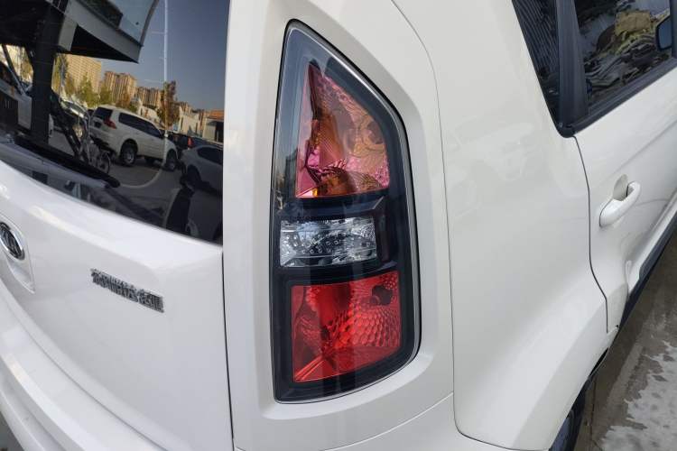Used Kia Soul 2013 1.6L MT GL Right Rear Taillight
