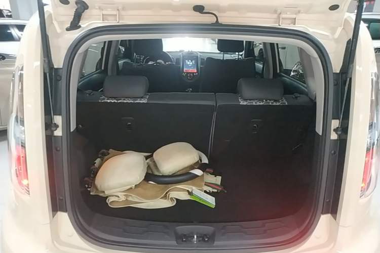 Used Kia Soul 2013 1.6L AT GL Trunk