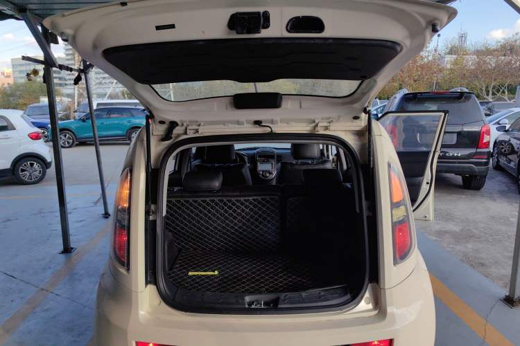 Used Kia Soul 2013 1.6L MT GL Trunk