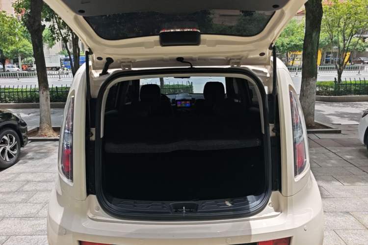 Used Kia Soul 2013 1.6L AT GL Trunk