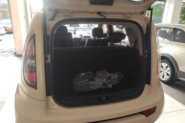 Used Kia Soul 2013 1.6L AT Premium Trunk