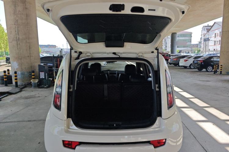 Used Kia Soul 2013 1.6L AT GL Trunk