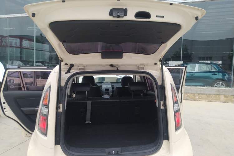 Used Kia Soul 2013 1.6L AT Premium Trunk