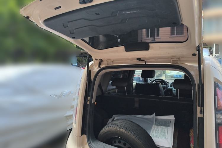 Used Kia Soul 2013 1.6L AT Premium Trunk