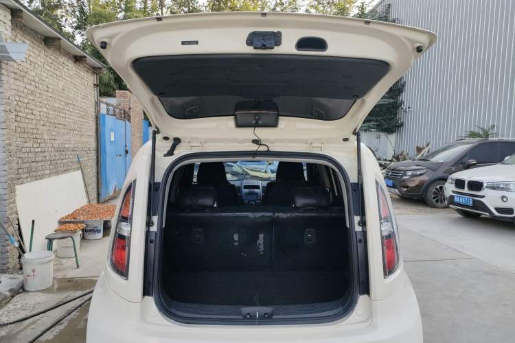 Used Kia Soul 2013 1.6L MT GL Trunk