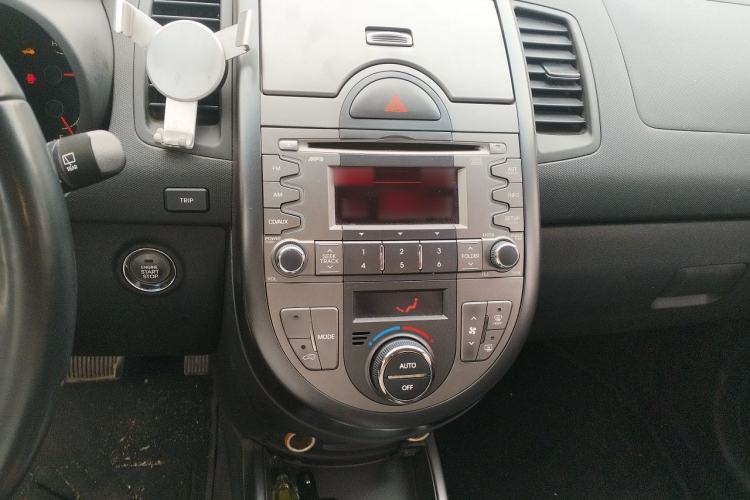 Used Kia Soul 2013 1.6L AT Premium Audio And AC Panel