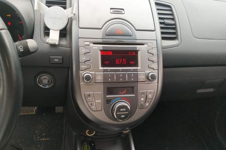 Used Kia Soul 2013 1.6L AT Premium Audio And AC Panel