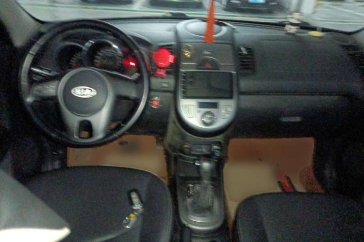 Used Kia Soul 2013 1.6L AT Premium Center Console