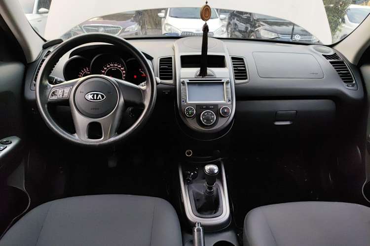 Used Kia Soul 2013 1.6L MT GL Center Console