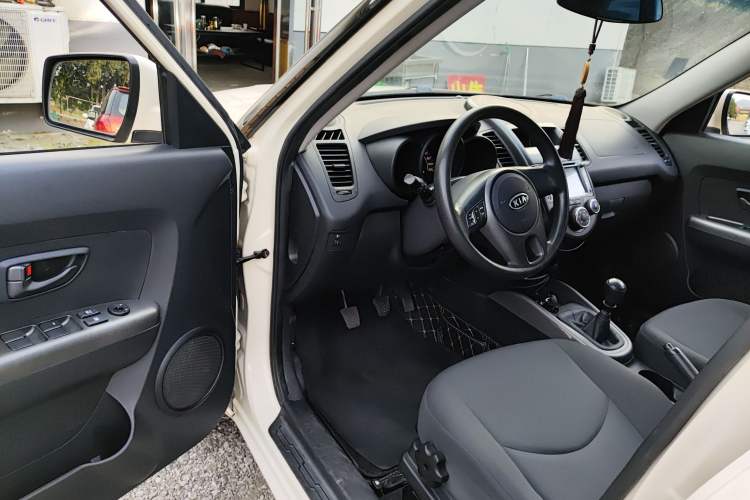 Used Kia Soul 2013 1.6L MT GL Driver Seat