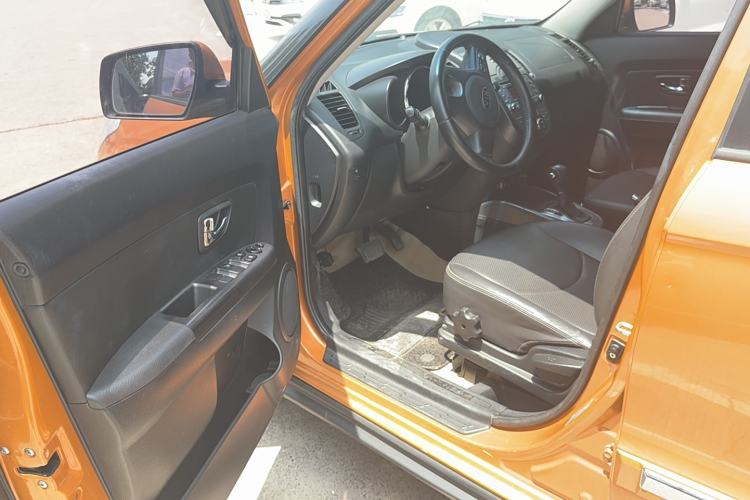 Used Kia Soul 2013 1.6L AT Premium Interior 2