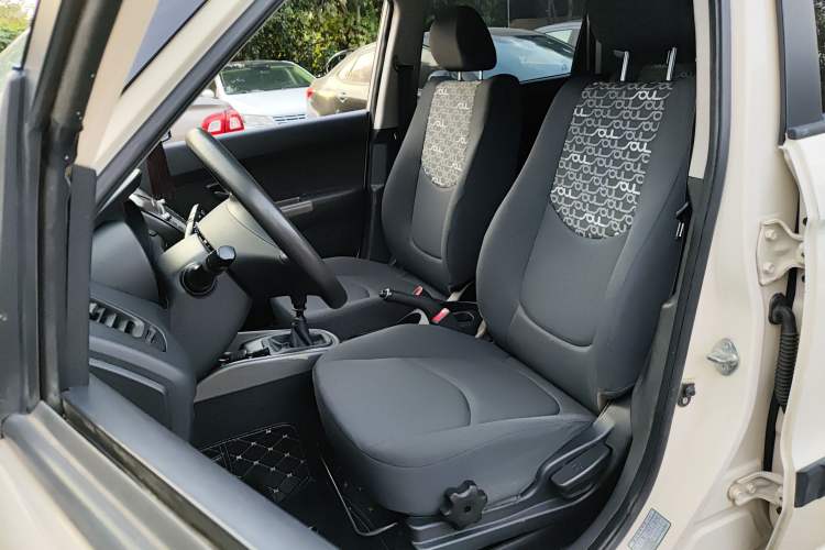 Used Kia Soul 2013 1.6L MT GL Left Front Seat